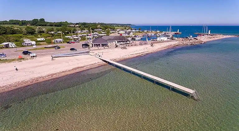 800m til strand,  strøm og vand inkl. 