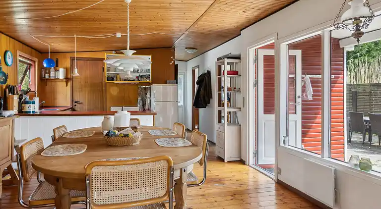 Charmerende sommerhus i rolige omgivelser