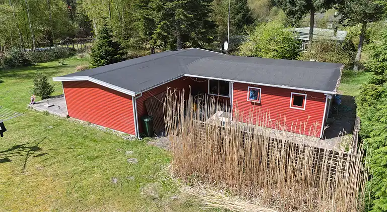 Charmerende sommerhus i rolige omgivelser