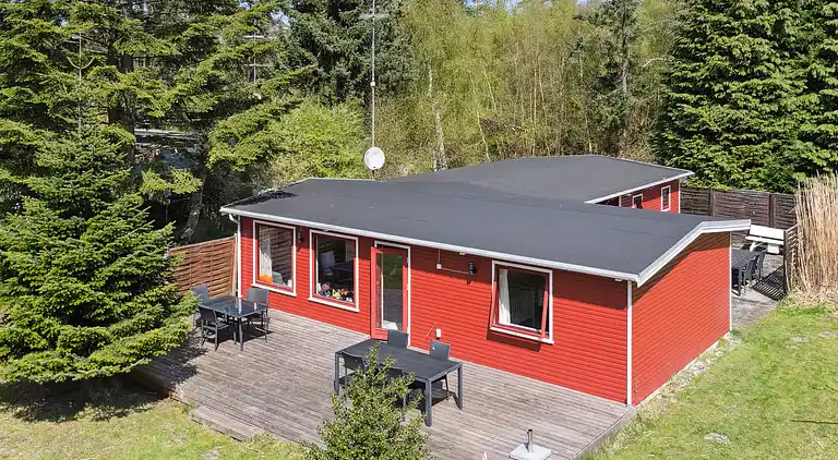 Charmerende sommerhus i rolige omgivelser