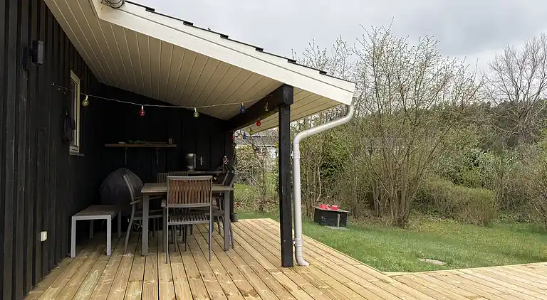 Schönes Ferienhaus mit Terrasse.