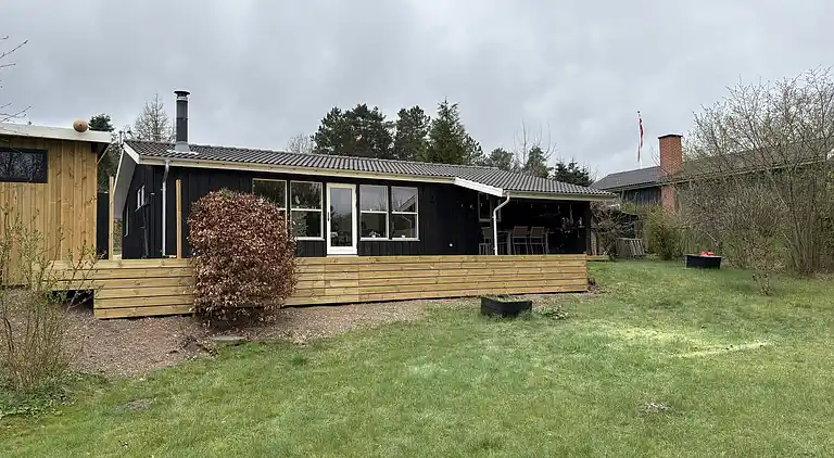 Schönes Ferienhaus mit Terrasse.