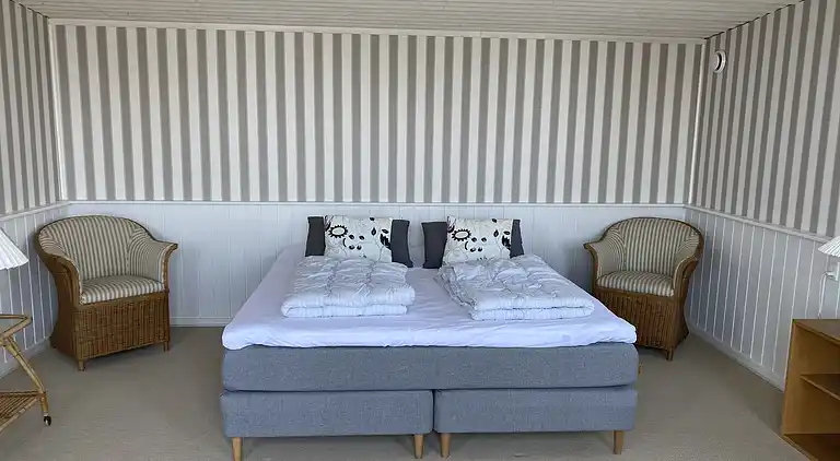 Nyt stråtag - smuk udsigt til hav og  klipper