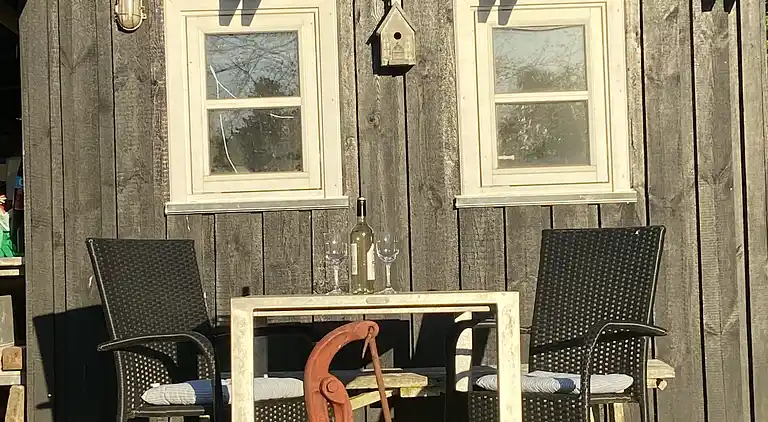 Et lille charmerende “rigtigt” sommerhus på Orø