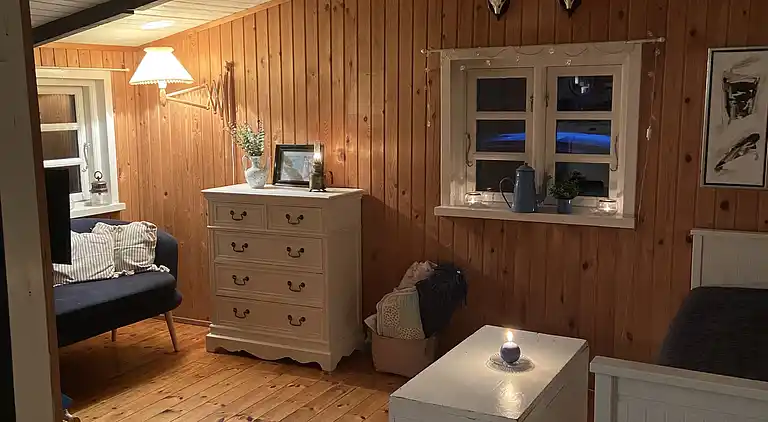 Et lille charmerende “rigtigt” sommerhus på Orø