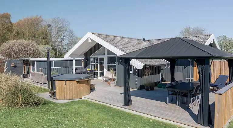 Hyggeligt sommerhus i naturrige omgivelser