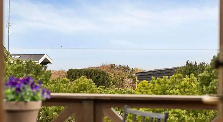 Veddinge Bakker - Havudsigt og parklignende have