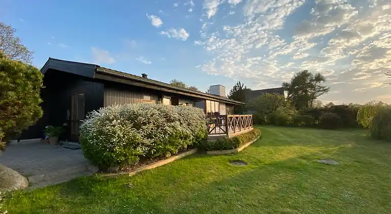 Veddinge Bakker - Havudsigt og parklignende have