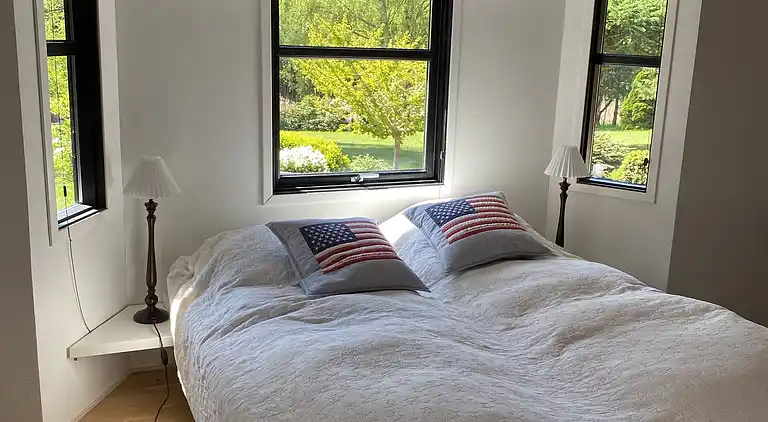 Veddinge Bakker - Havudsigt og parklignende have