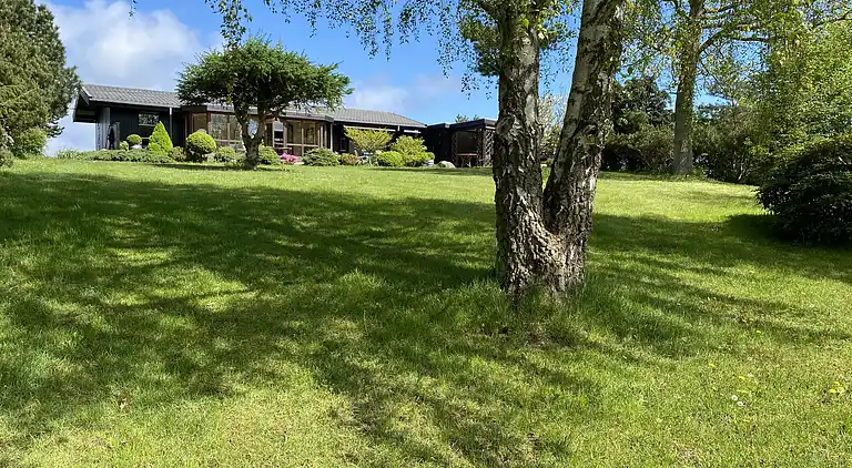 Veddinge Bakker - Havudsigt og parklignende have