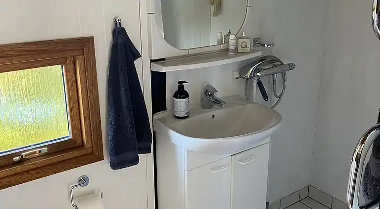 Veddinge Bakker - Havudsigt og parklignende have