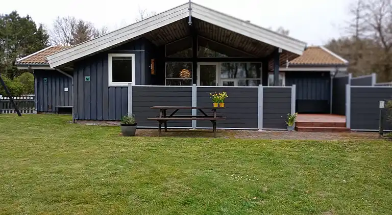 Hyggeligt sommerhus i rolige omgivelser.