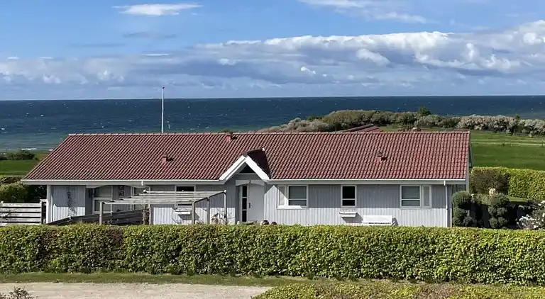 Vidunderlig udsigt over hav, marker og skov.