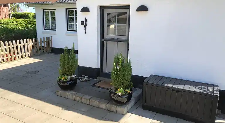 Familievenligt hus nær strand med stor have