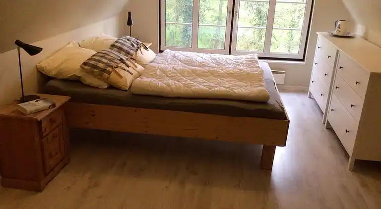 Familievenligt hus nær strand med stor have