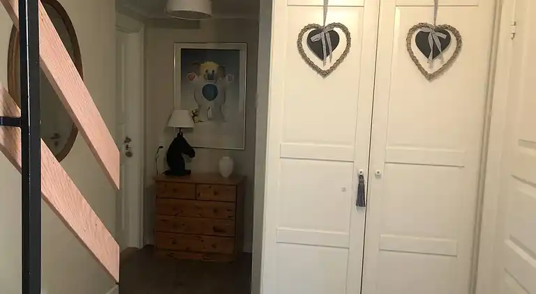 Familievenligt hus nær strand med stor have