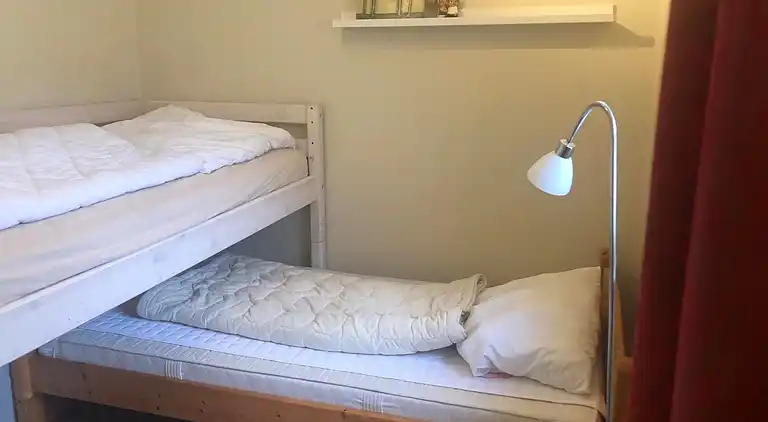 Familievenligt hus nær strand med stor have