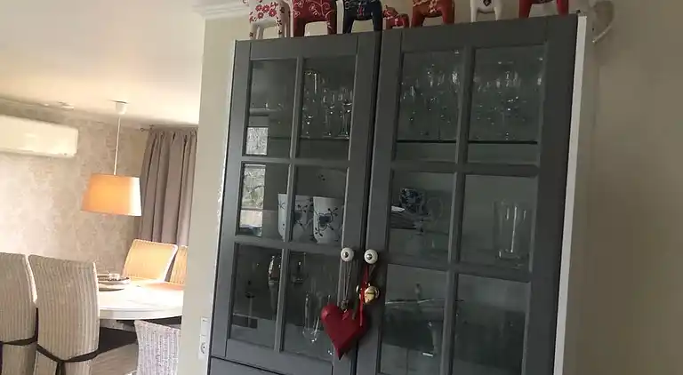 Familievenligt hus nær strand med stor have