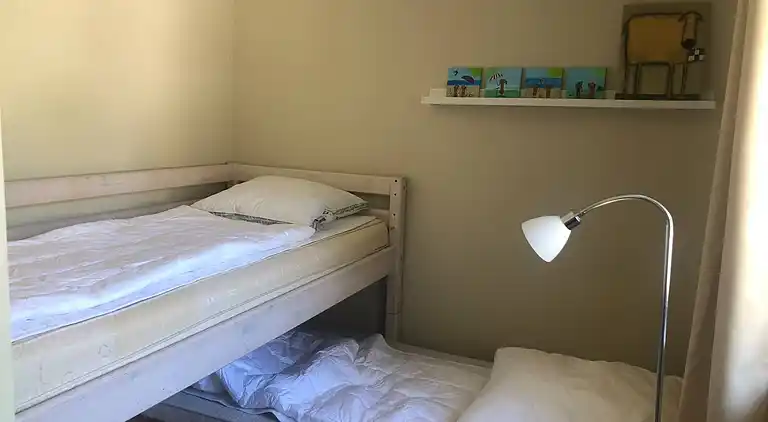 Familievenligt hus nær strand med stor have