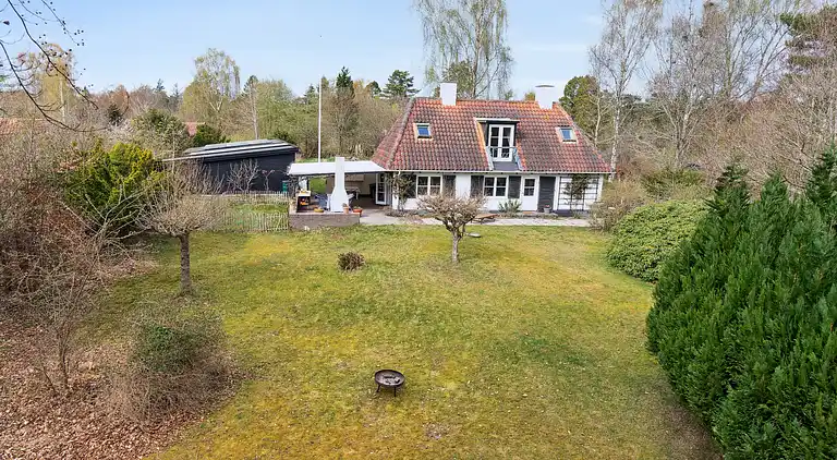 Charmerende lokalt hus med 5000m2 have og skov