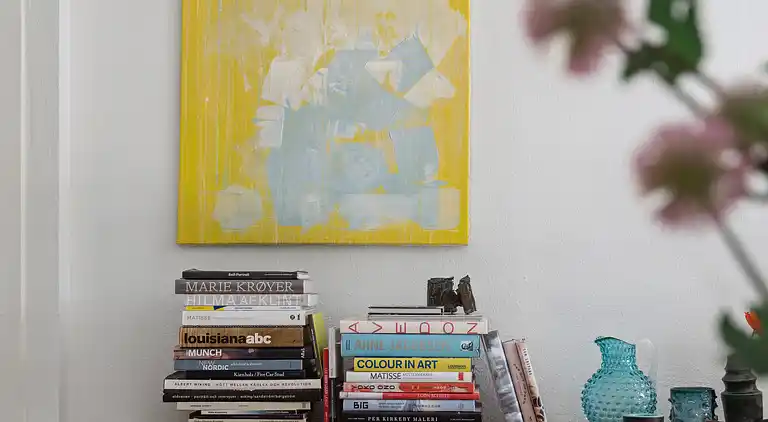 En fredfyldt oase nær strand og skov