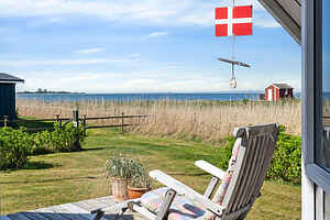 Hyggeligt sommerhus i Føns med udsigt over havet