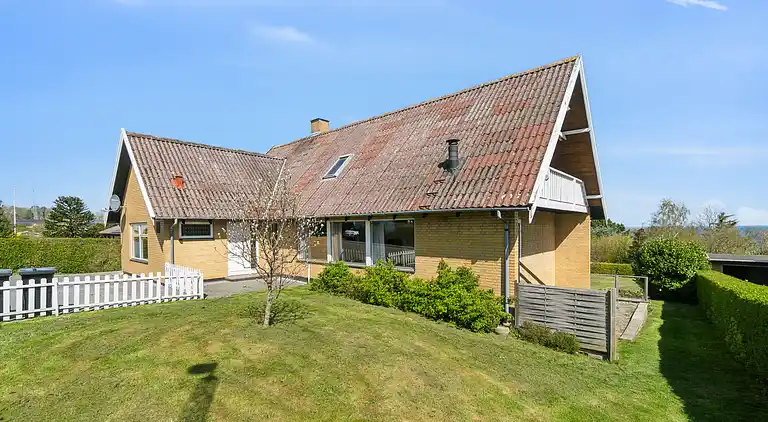 Stor feriebolig med havudsigt i Tejn