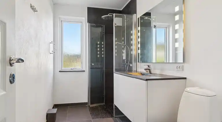 Stor feriebolig med havudsigt i Tejn