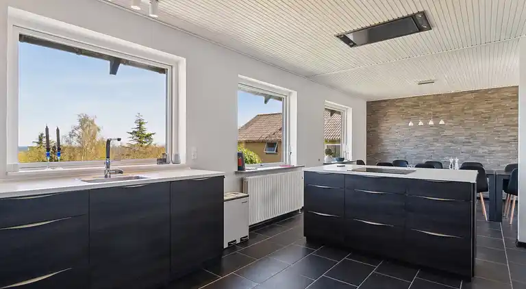 Stor feriebolig med havudsigt i Tejn