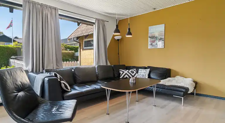 Stor feriebolig med havudsigt i Tejn