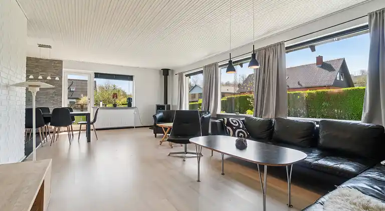 Stor feriebolig med havudsigt i Tejn