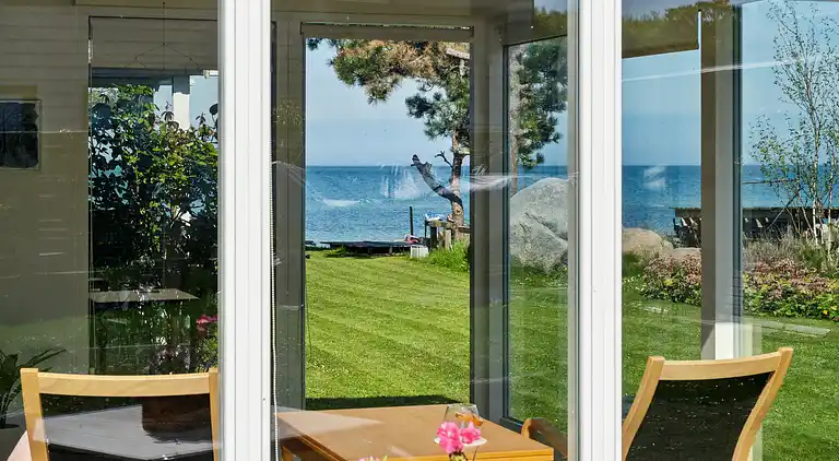 Feriehus med Privat Strand og Havudsigt