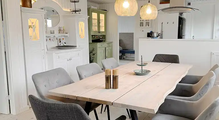 Skønt sommerhus med plads til 8 pers. og 2 hunde