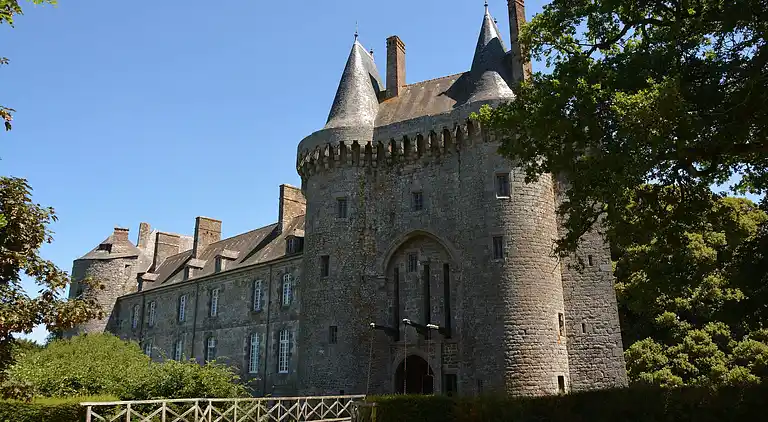 Holiday home in Broons