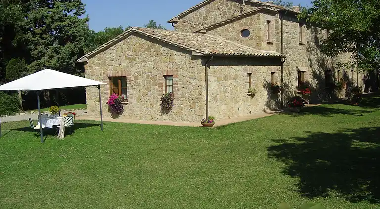Farm house in Proceno