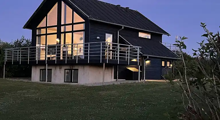 Flot udsigtshus ved enestående natur og golf