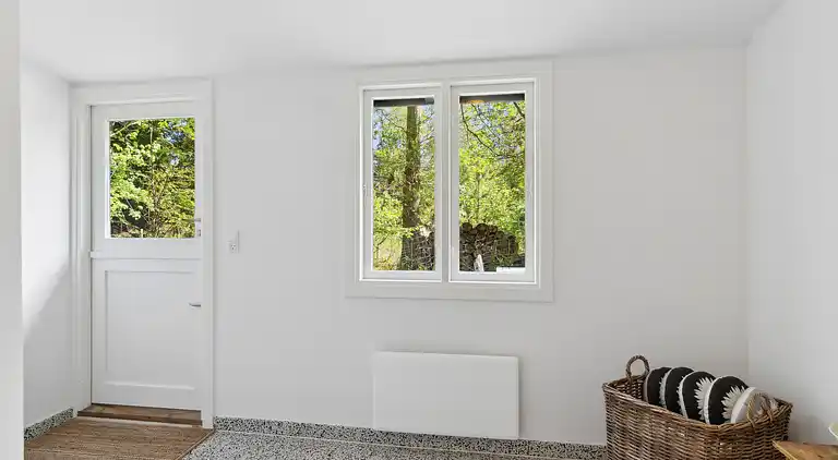 Nyistandsat sommerhus tæt ved skov og strand