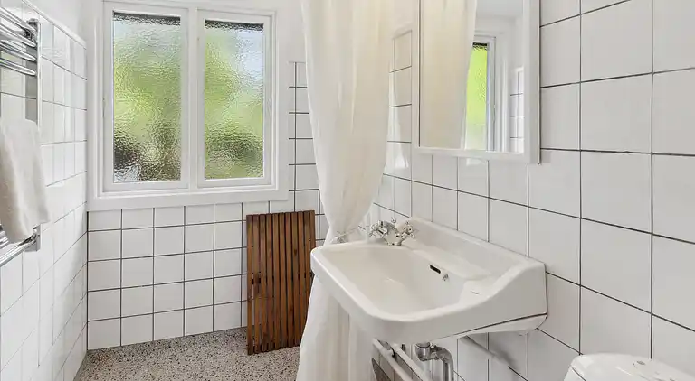 Nyistandsat sommerhus tæt ved skov og strand