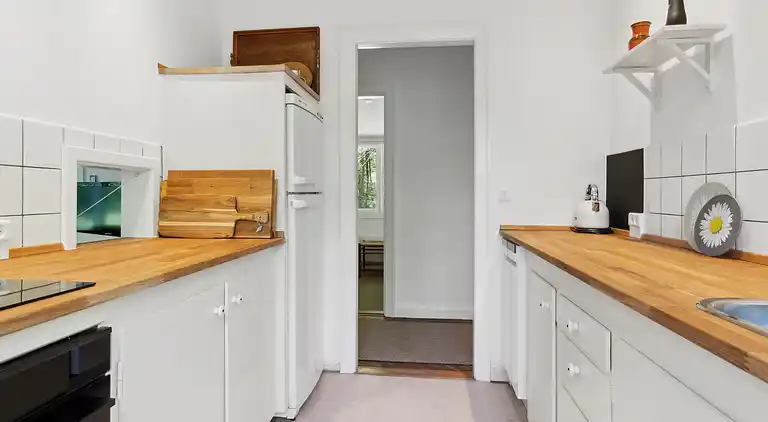 Nyistandsat sommerhus tæt ved skov og strand