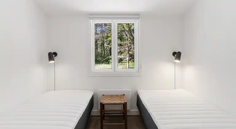 Nyistandsat sommerhus tæt ved skov og strand