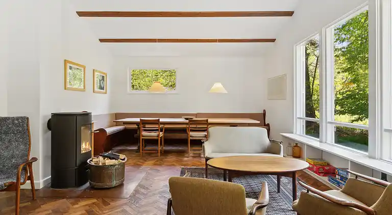 Nyistandsat sommerhus tæt ved skov og strand