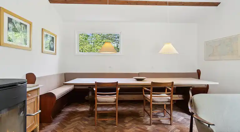 Nyistandsat sommerhus tæt ved skov og strand