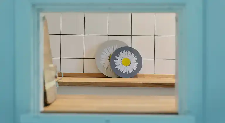 Nyistandsat sommerhus tæt ved skov og strand