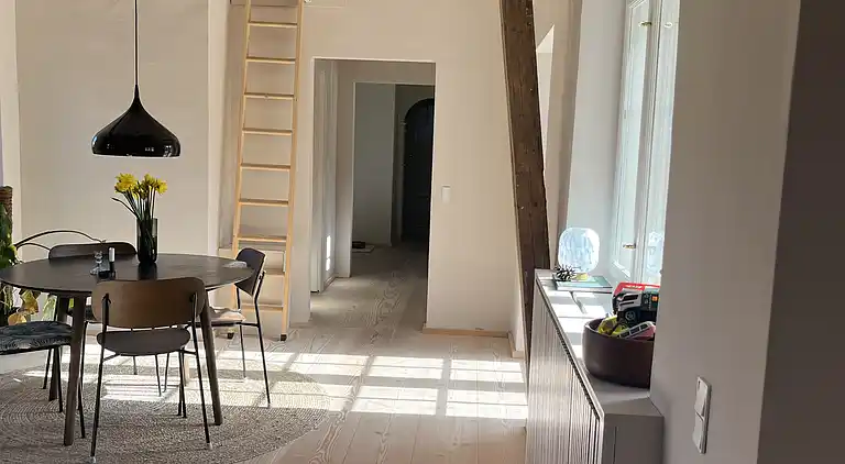 Ro i smukt renoveret landhus i Ålsgårde