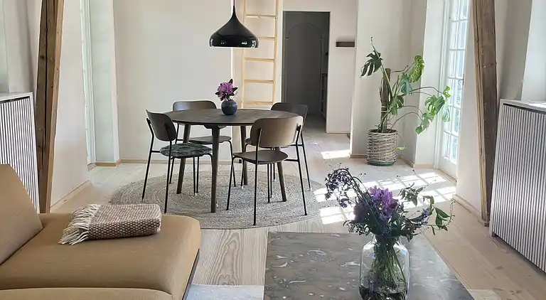 Ro i smukt renoveret landhus i Ålsgårde