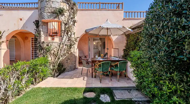 Baja Sardinia - Cala dei Ginepri, Villa 80 m vom Strand