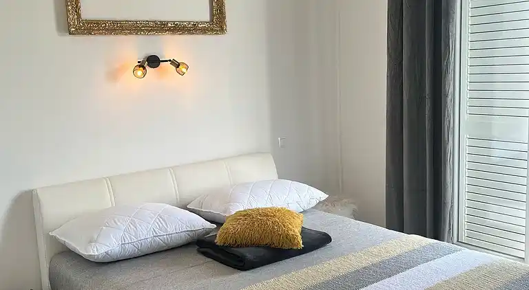 2-Zimmer-Ferienwohnung am Strand Potocnica, Pag (A-222-b)