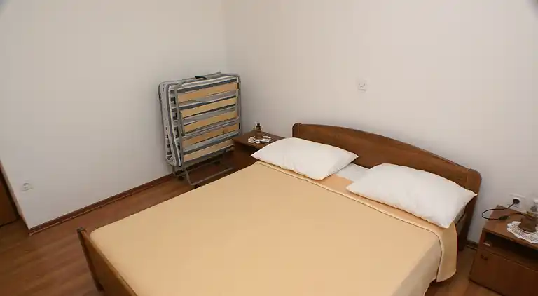 Komfortable Ferienwohnung am Strand Zubovici, Pag (A-4065-a)