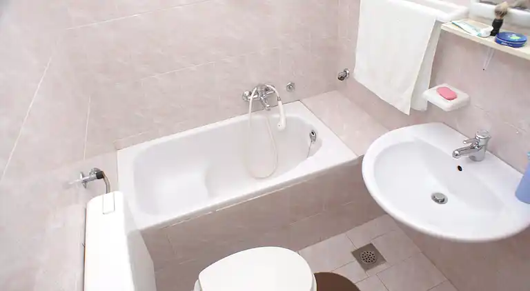 Komfortable Ferienwohnung am Strand Zubovici, Pag (A-4065-a)