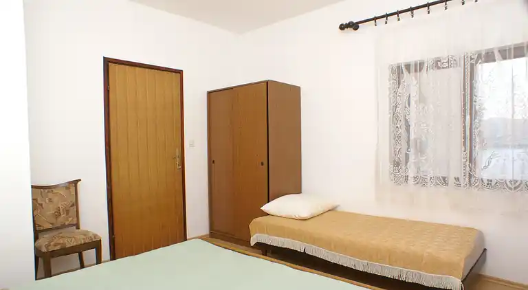 Komfortable Ferienwohnung am Strand Zubovici, Pag (A-4065-a)